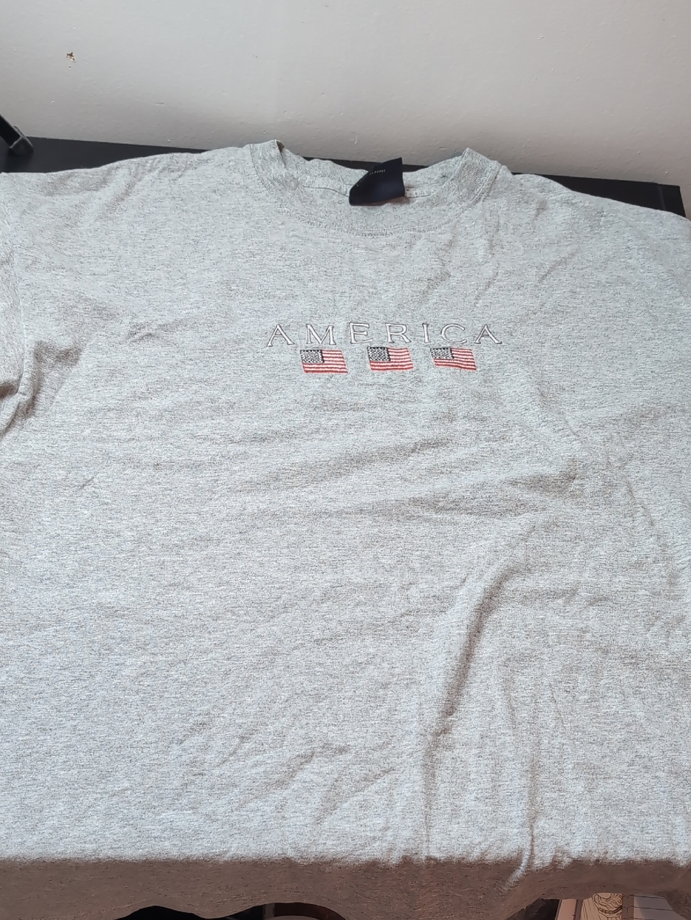Old Varsity Brand Light Gray 'America'  Crewneck T-Shirt with Flag Y2K 2XL